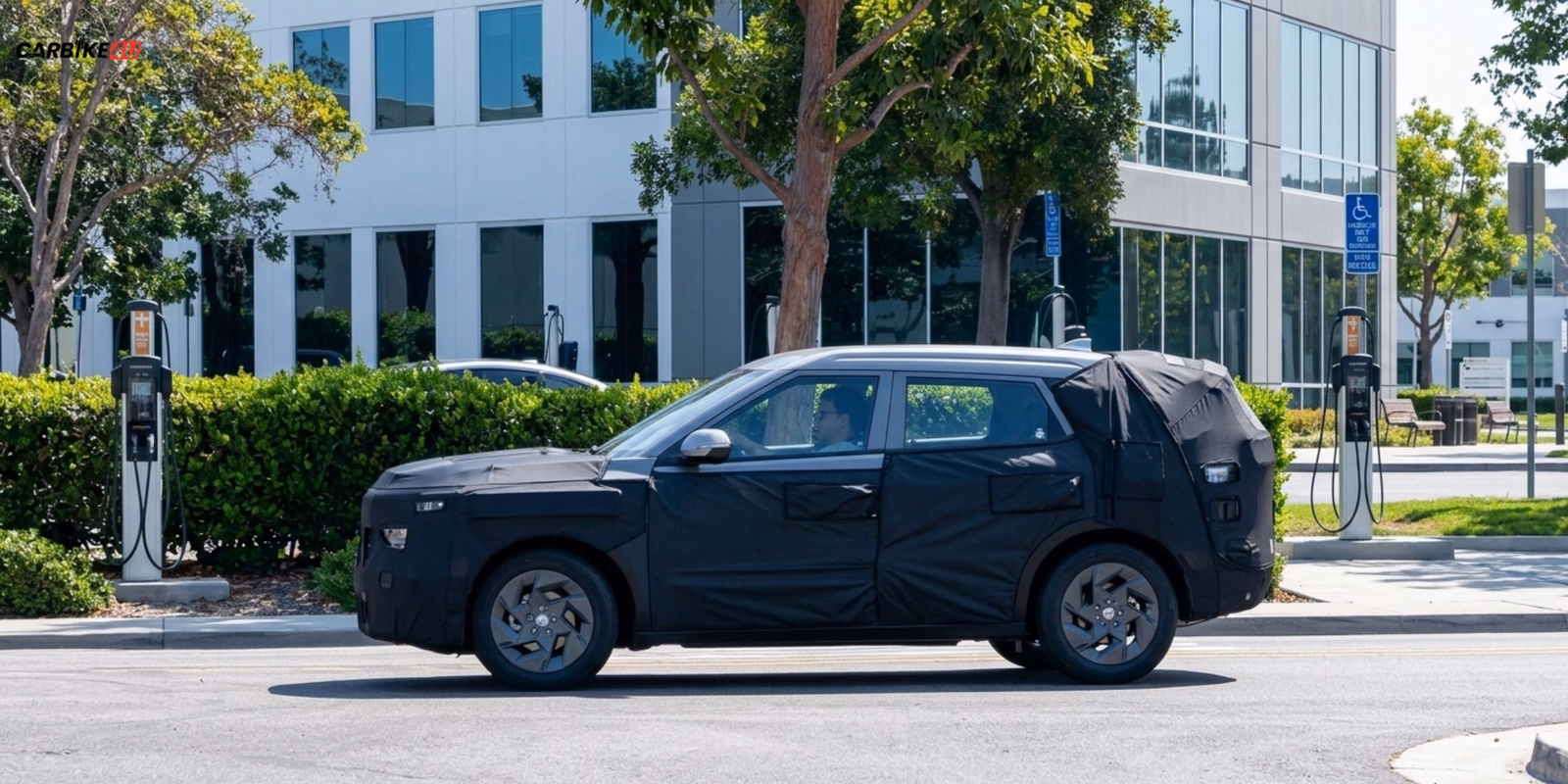 https://img.carbike4u.com/news/large/hyundai-creta-spy-shots-new-design-mainImages-976.avif